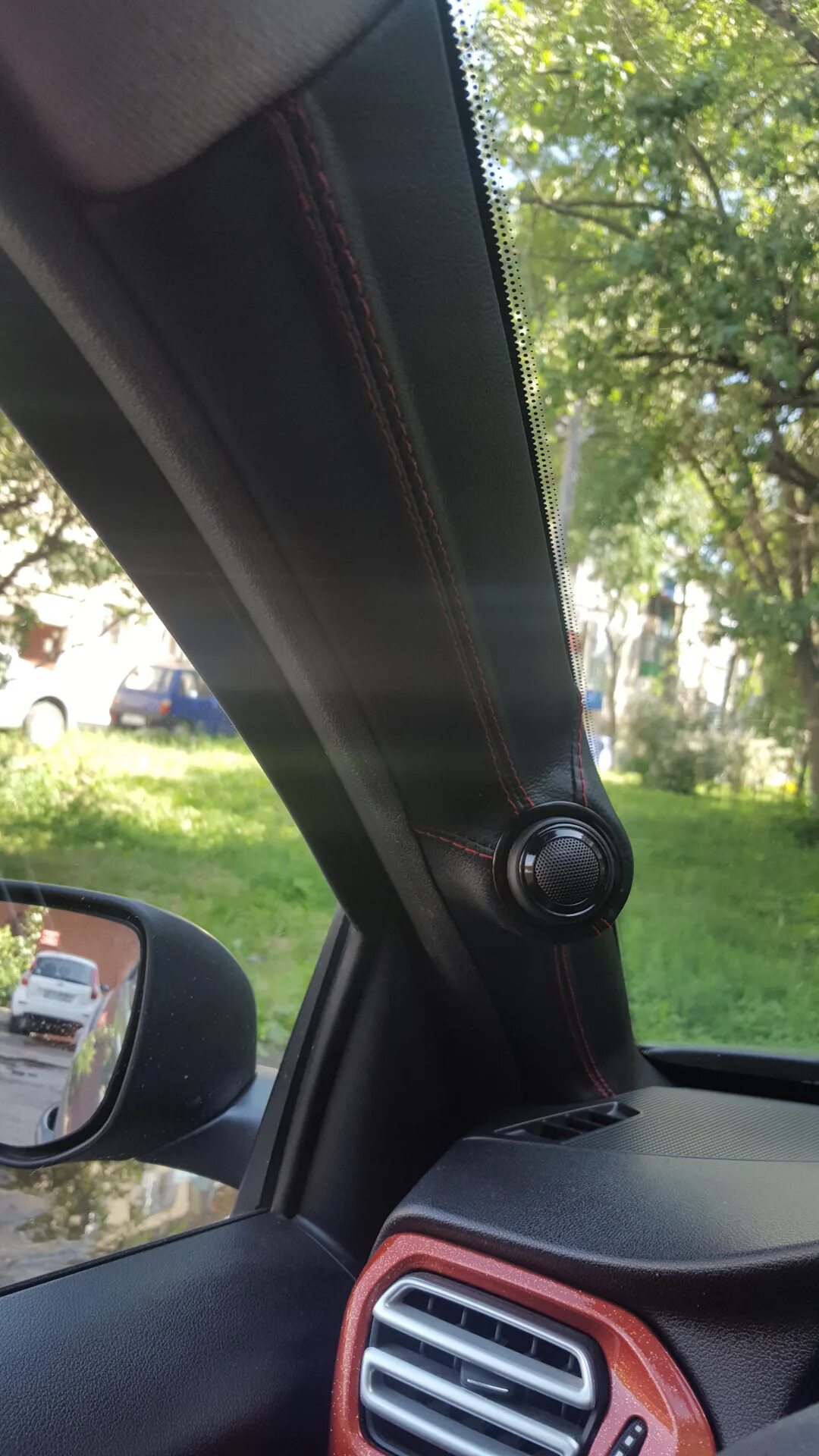 Пищалки в стойки. Пежо 308 стойки под пищалки. пищалки в стойки гранта. шевроле лачетти седан пищалки в стойки или в дверях.