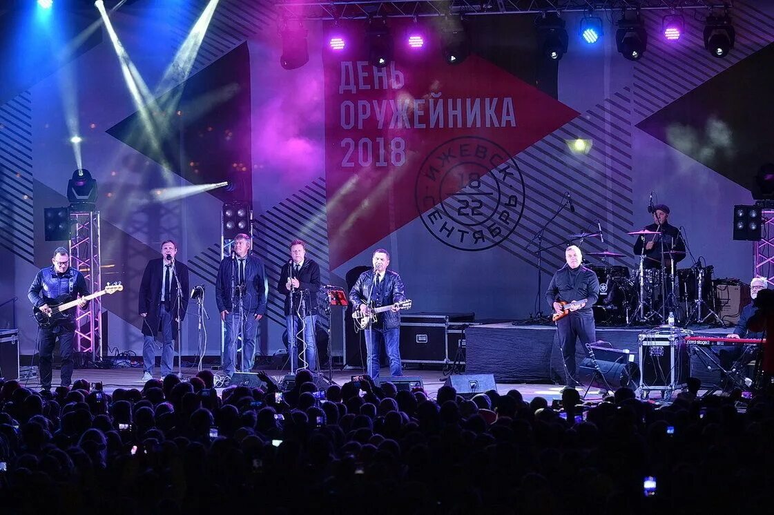 Любэ ижевск 2024. Концерт группы любэ в ижевске в 2003 году. День оружейника в ижевске концерт 2014. День оружейников ижевск любэ. Любэ ижевск 2024.