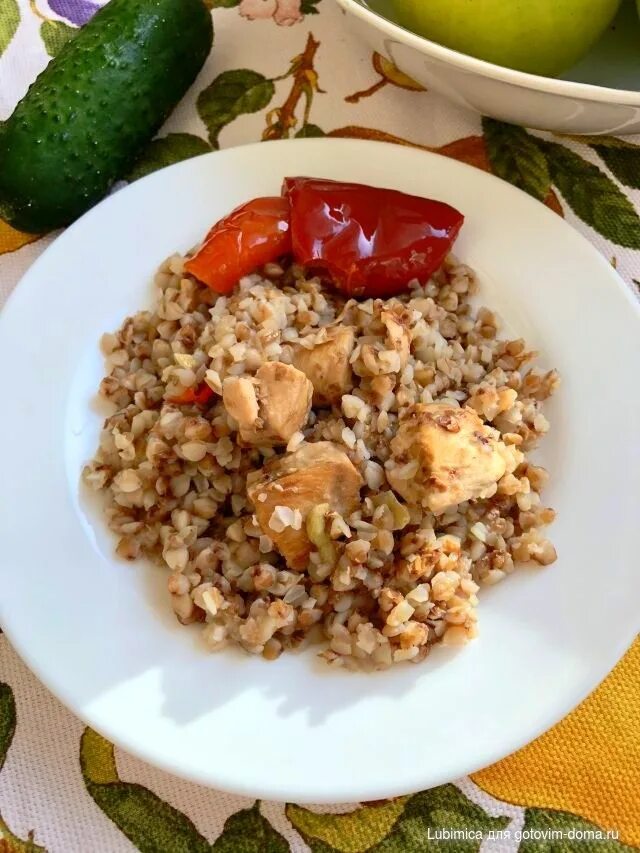 Рецепт гречка куриная. Гречка с курочкой. куриное филе с гречкой. гречка с курицей и перцем. гречка с овощами фото.