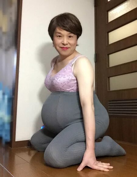 Round belly. Round belly girl. Round belly Japan.