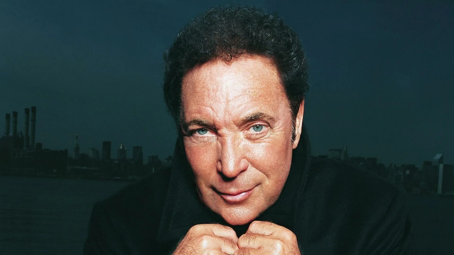 Том джонс лучшее слушать. Tom jones. певец джонс. tom jones том джонс. tom jones фото.