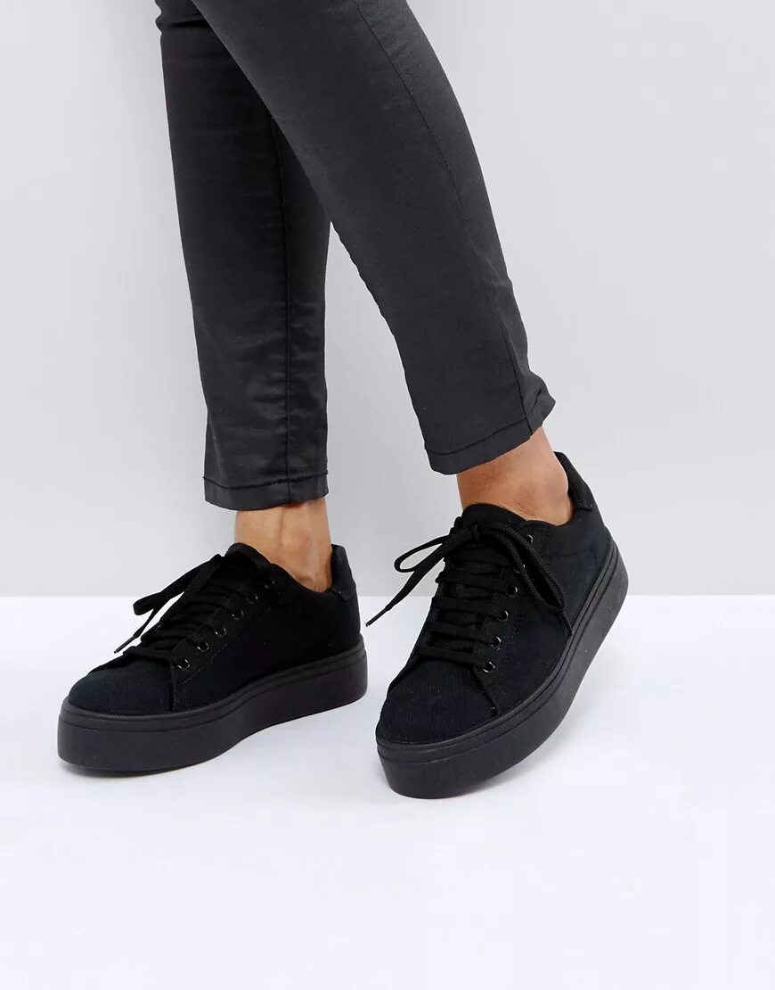Обувь с черной подошвой. ASOS кроссовки женские черные. Асос кеды черные женские. Кроссовки ASOS Design женские черные. Кеды Асос женские.