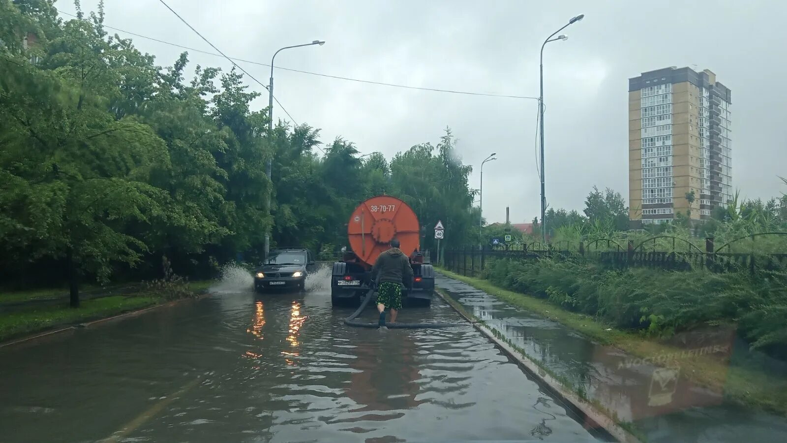 Ливень. Сильный дождь. Ливень в городе. Тюмень дождь.