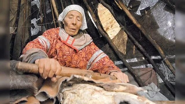 Этно куклы ненцев коми музей. Амулеты ханты манси. Традиционные промыслы чукчей. Традиционные промыслы чукчей. Торбаса коряки.