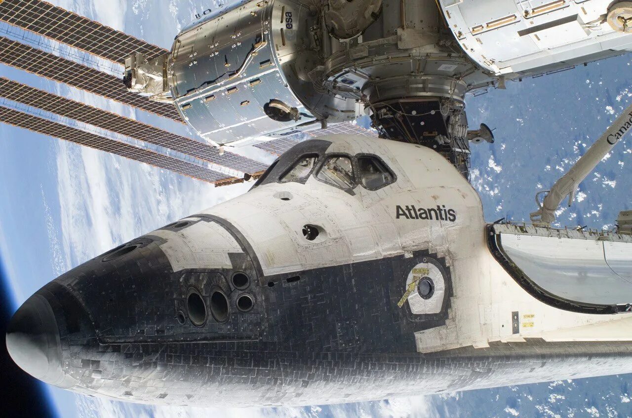Первый космический челнок. Спейс шаттл космический корабль. Спейс шаттл Атлантис. Космический челнок Атлантис. Шаттл Атлантис СТС 132.