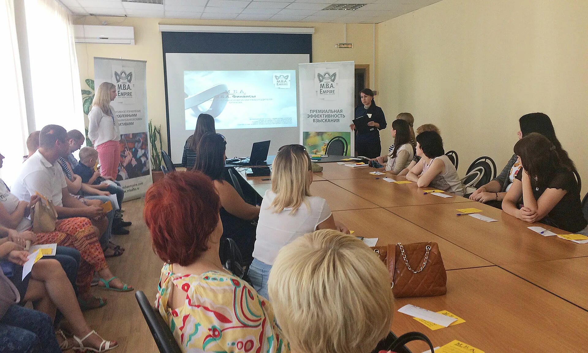 с центр занятости биржа. государственная служба занятости населения. центртзанятостиинаселения. центр занятости населения официальный сайт. работники центра занятости населения.