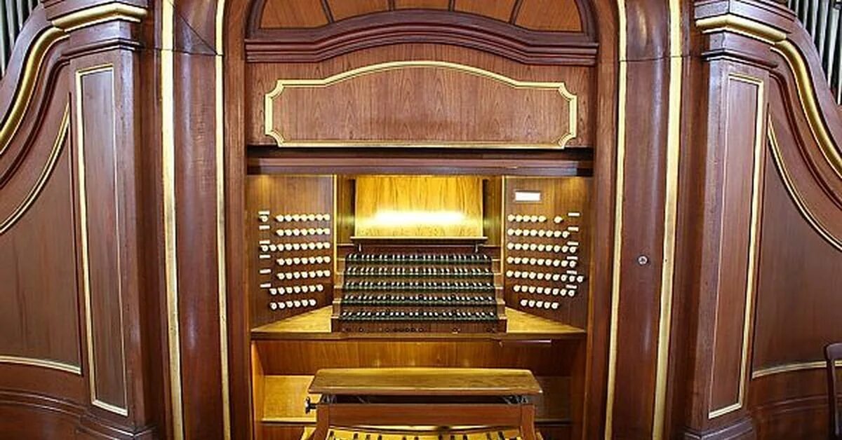 Орган Бах. Пульт органа. Игра на органе Бах. Орган Король музыкальных инструментов.