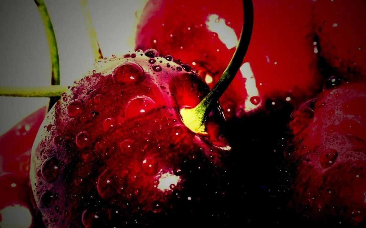 Вишня во льду. Вишня аморель. Черешня рубиновая никитина. Черешня на деревянном столе. Вишня обои.