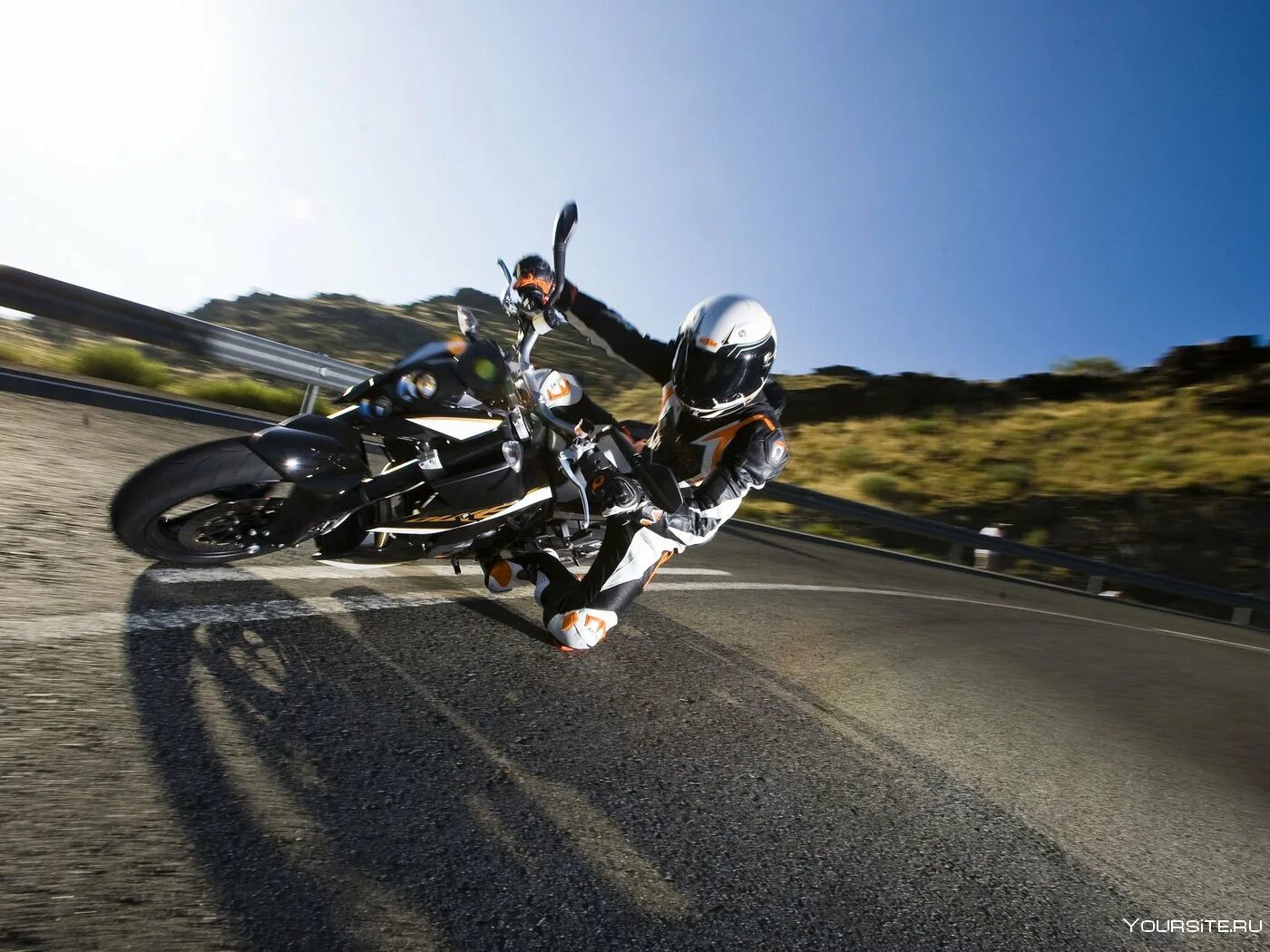 2011 aprilia shiver. Дорожный мотоцикл ducati. Мотоциклист на спортивном мотоцикле. Два мотоцикла. Движение тела задано уравнением.