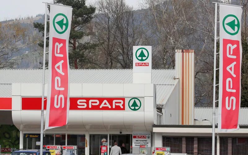 Спар горячая. Спар. Спар в Великобритании. Spar магазин. Spar Кыргызстан.