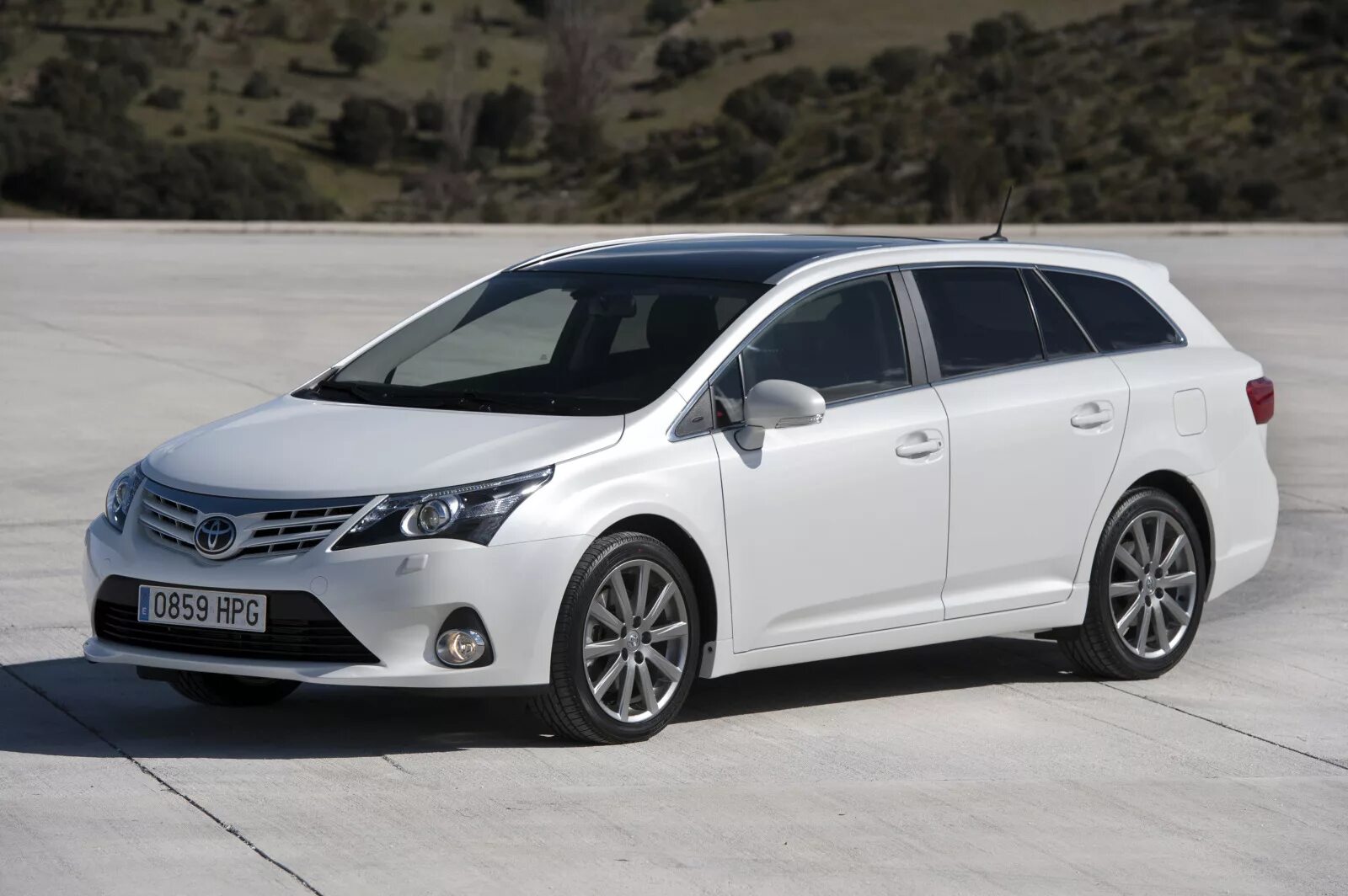 Toyota Avensis 2012 универсал. Toyota Avensis 2013. Toyota Avensis универсал 2013. Тойота Авенсис 2013.