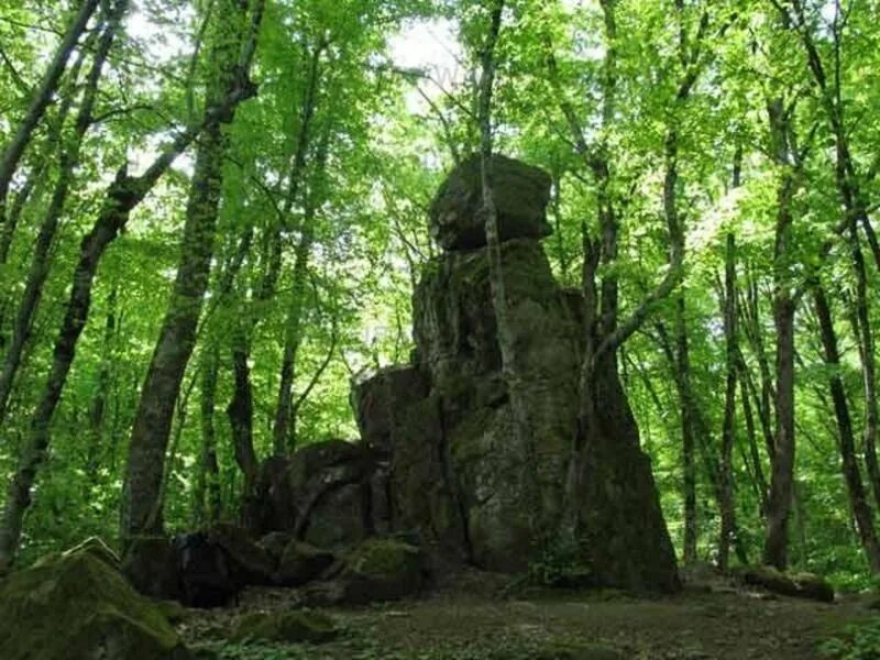 Шапсугский район. Скала чертов палец Шапсугская. Абинский район станица Шапсугская скала чёртов палец. Шапсугский треугольник Краснодарский край. Скала чертов палец Абинский район.