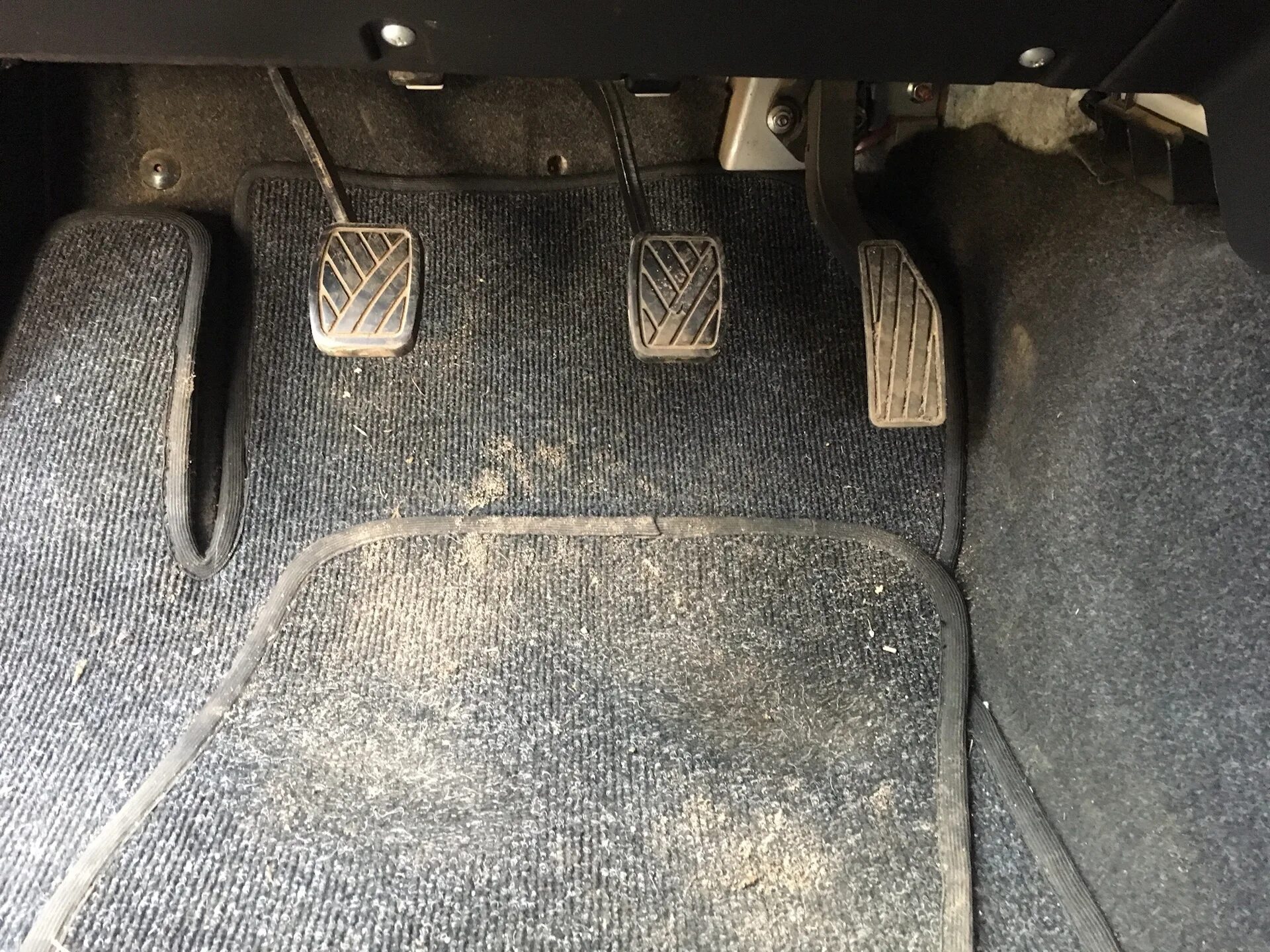Накладка на педаль акселератора suzuki jimny 2008. Накладки на педали сузуки гранд витара 2008. Педали спортивные для машины. Подставка под педали в автомобиль. Сузуки витара педали.