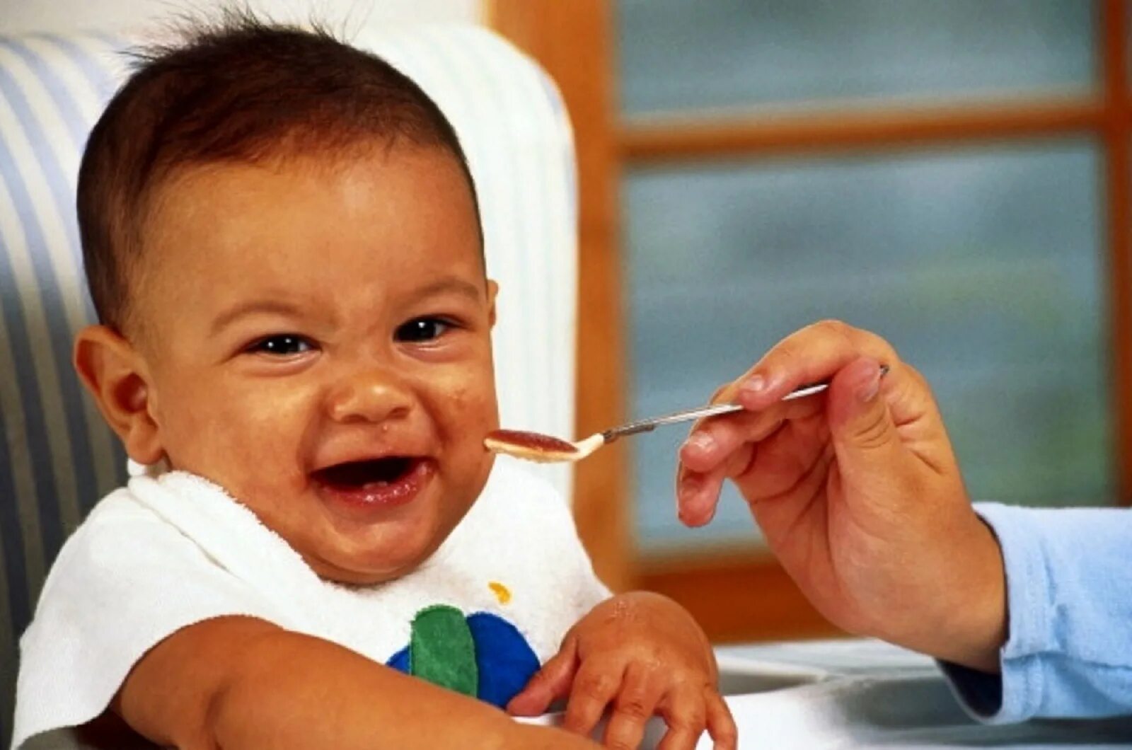 День 6 месяцев назад. Набираем малышей. Еда и здоровье ребенка до года. Фото малыша на питании малыш 1993. Кашей начало.