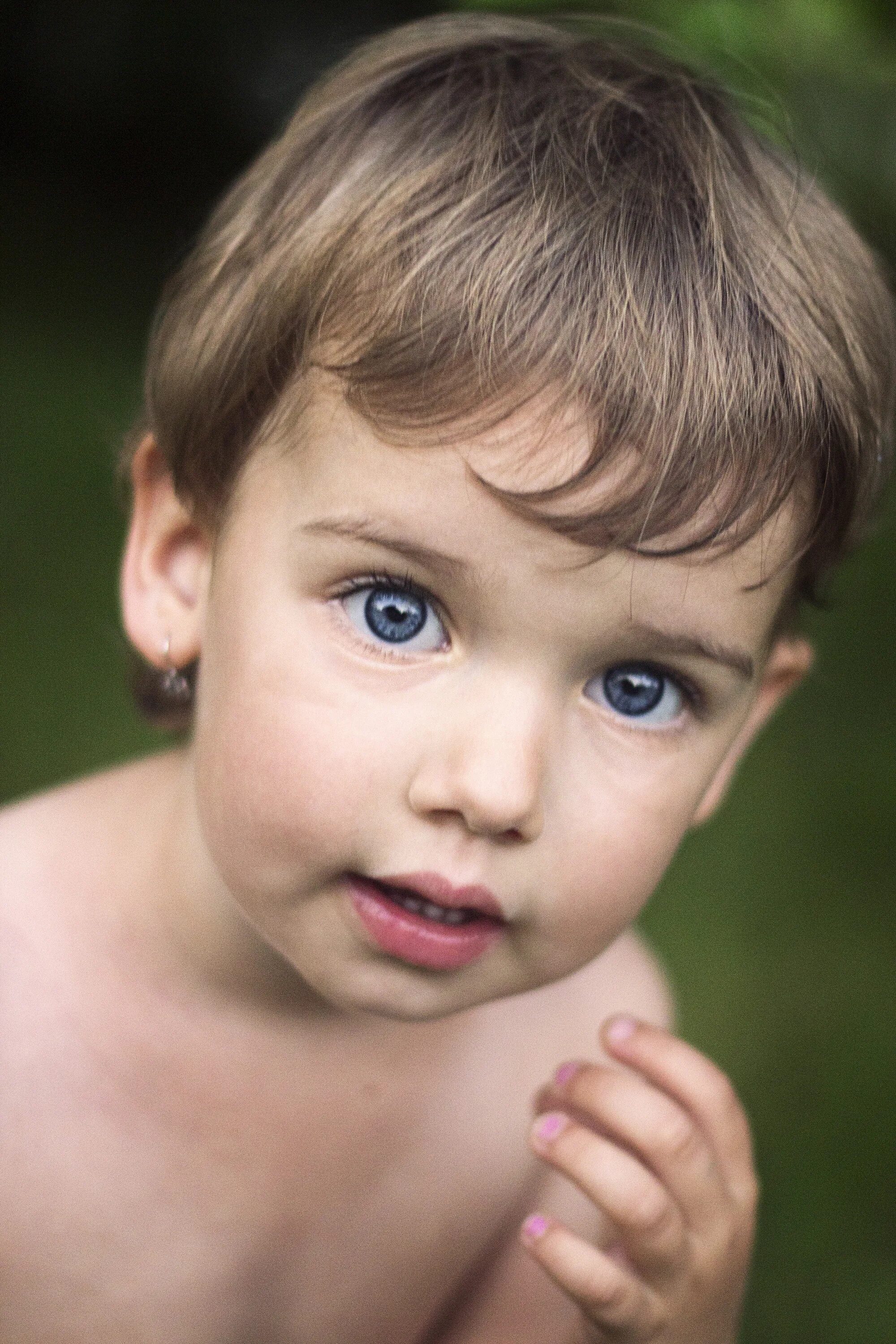 Детские глаза. Голубоглазый мальчик. Зеленоглазый мальчик. Взгляд ребенка. Мальчик глазами девочки