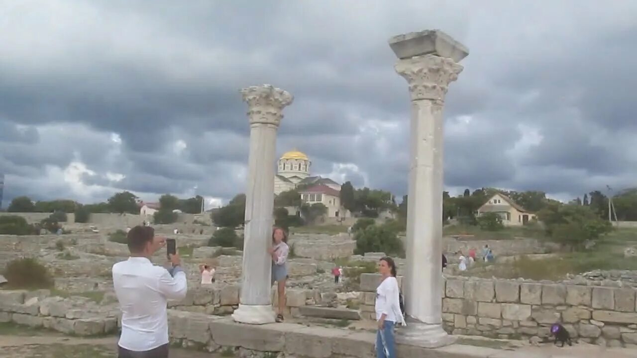 Билеты херсонес таврический. Херсонес Таврический Севастополь видео. Сириск историк Херсонеса. Экскурсия по древнему городу Херсонес. Херсонес реконструкция.