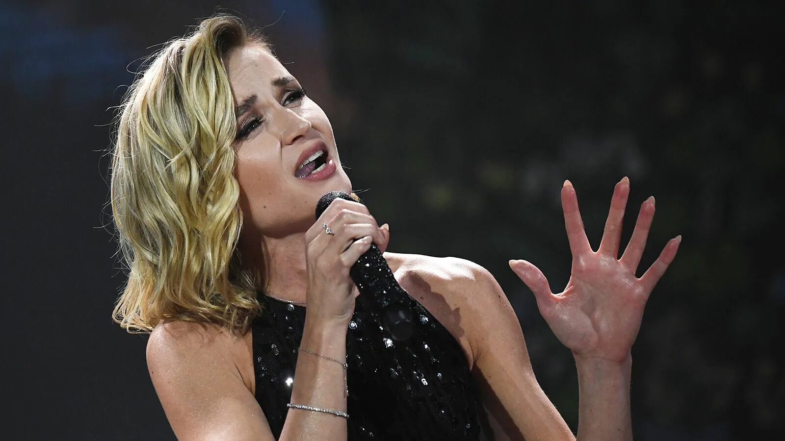 Автор песен гагариной. Гена дудин композитор. Песня года 2022 гагарина. Автор песен гагариной. Неизвестная певица.