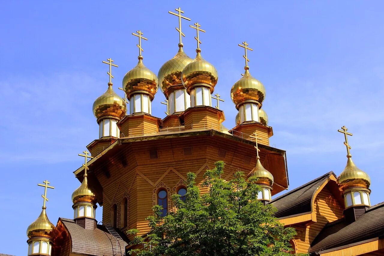 золотые купола омск. церковь золотые купола саратов. пятиглавый храм золотые купола барокко. купола церквей с25куполом. кемерово золотые купола церковь.