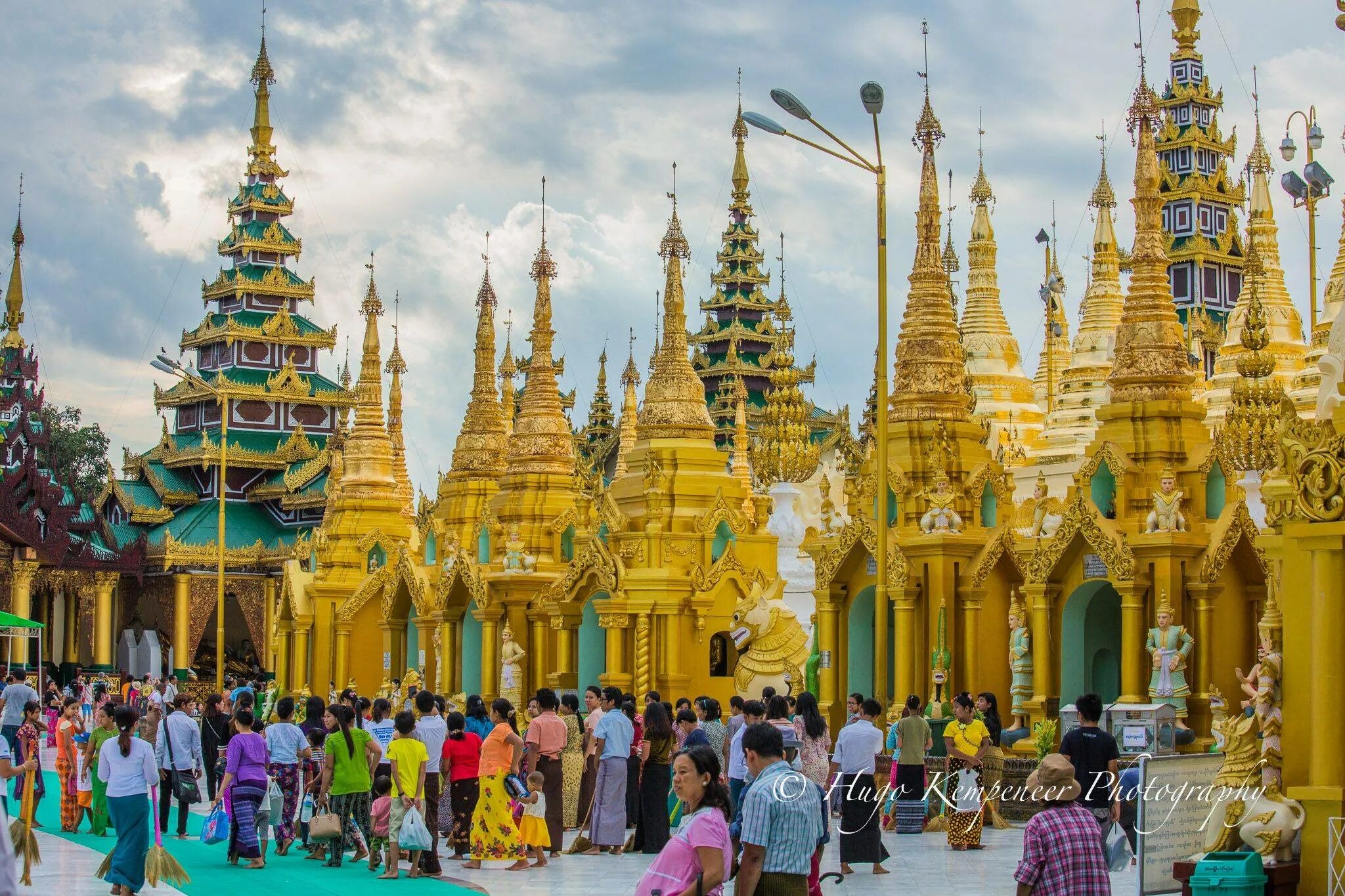 Янгон Шведагон. Пагода Шведагон Янгон. Золотая ступа Шведагон. Янгон мьянма