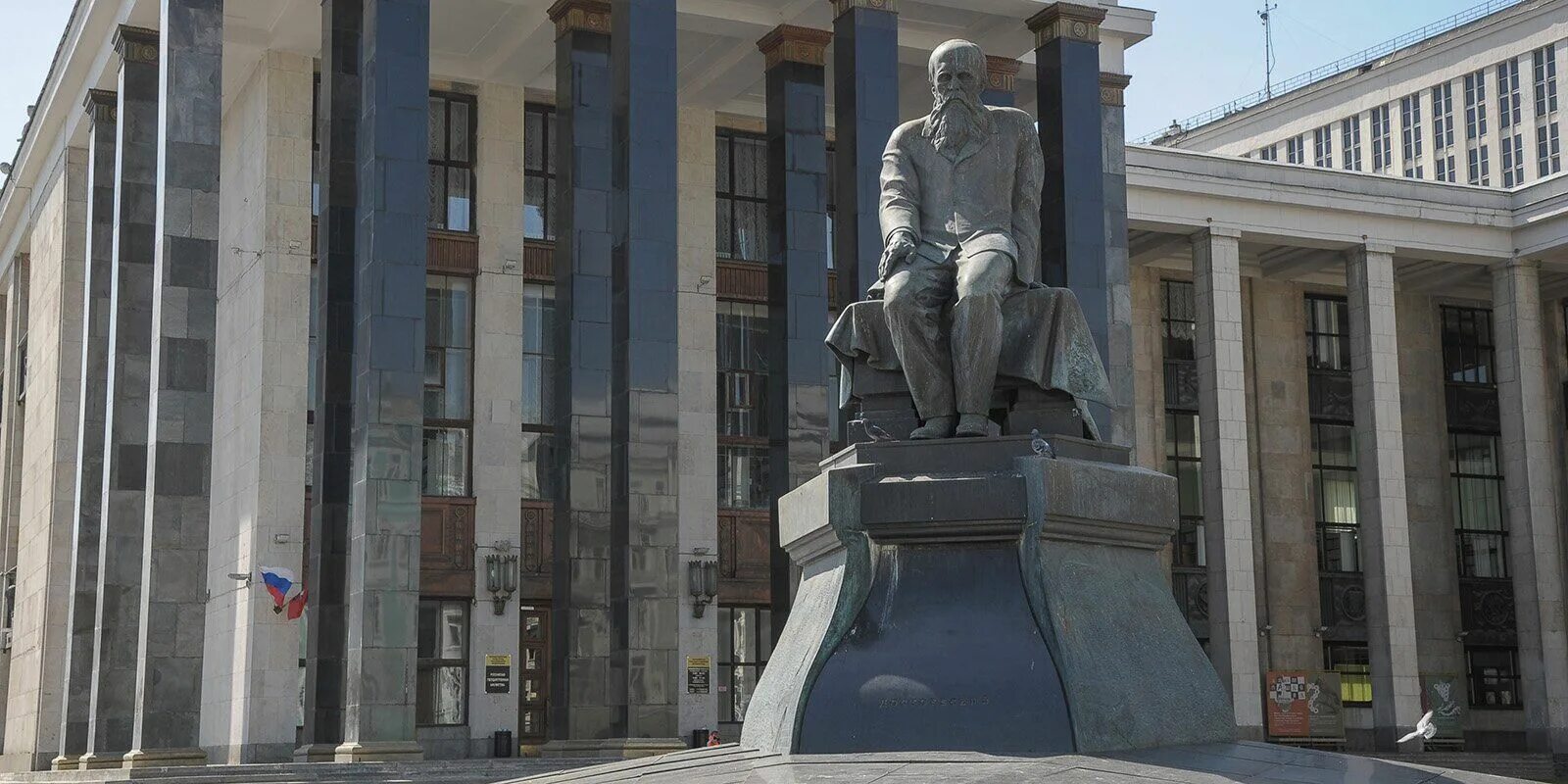 Памятник александру 2 в москве у храма христа спасителя. Памятный камень 1812 городня калужская. Памятник достоевскому (москва, ргб). 2 московских памятника мемориалов музеев. Мемориальный комплекс на поклонной горе в москве церетели.