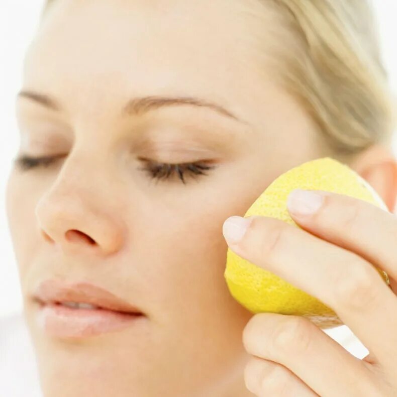 Витамины для девушек. Лимон для кожи. Лимон с лицом. Лимон фото. Лимон для кожи.