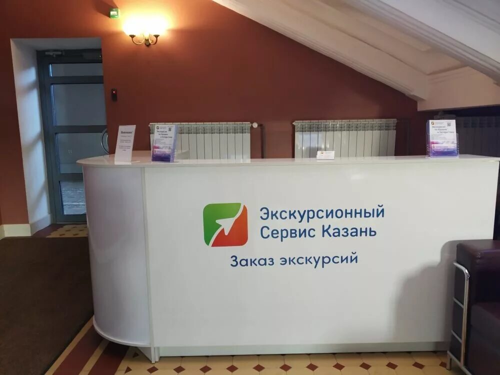 Гид экскурсовод. Экскурсионный сервис. Еда в автобусе. Автобусная экскурсия. Экскурсовод в автобусе.