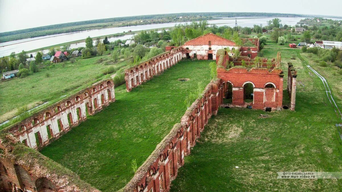 Селищи новгородская область. Селищи (Чудовский район). Селищи Чудовский район казармы. Аракчеевские казармы Селищи. Аракчеевские казармы в Новгородской области.