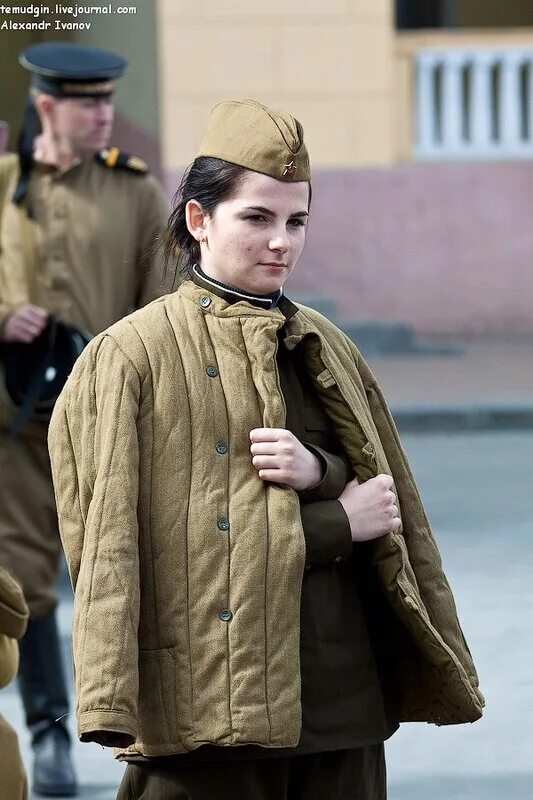 старая куртка. мода на телогрейки. дьявол носит телогрейку. ватник одежда. модные куртки фуфайки женские.