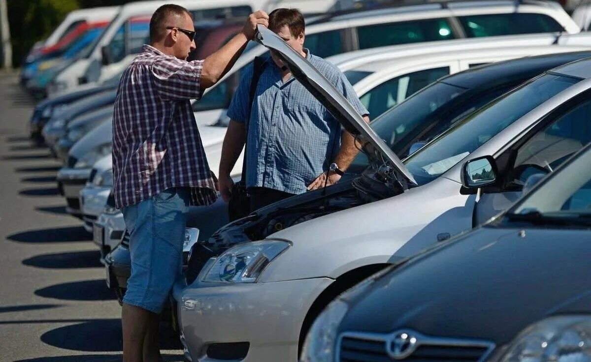 Avto продать. Перекупщик автомобилей. Перекуп машин. Выбор подержанного авто. Покупатель машины.