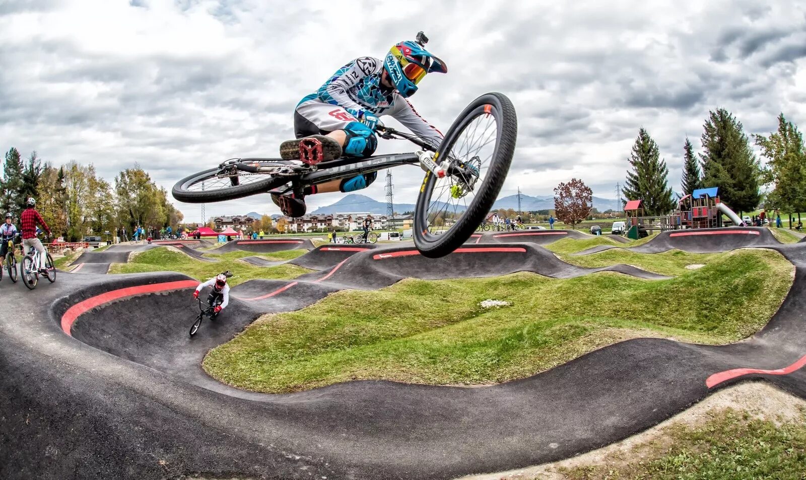 Парк Крылатские холмы велотрасса. Бмх памп трек. BMX для памп трека. Памп- и дерт-треки. Пам 3 4