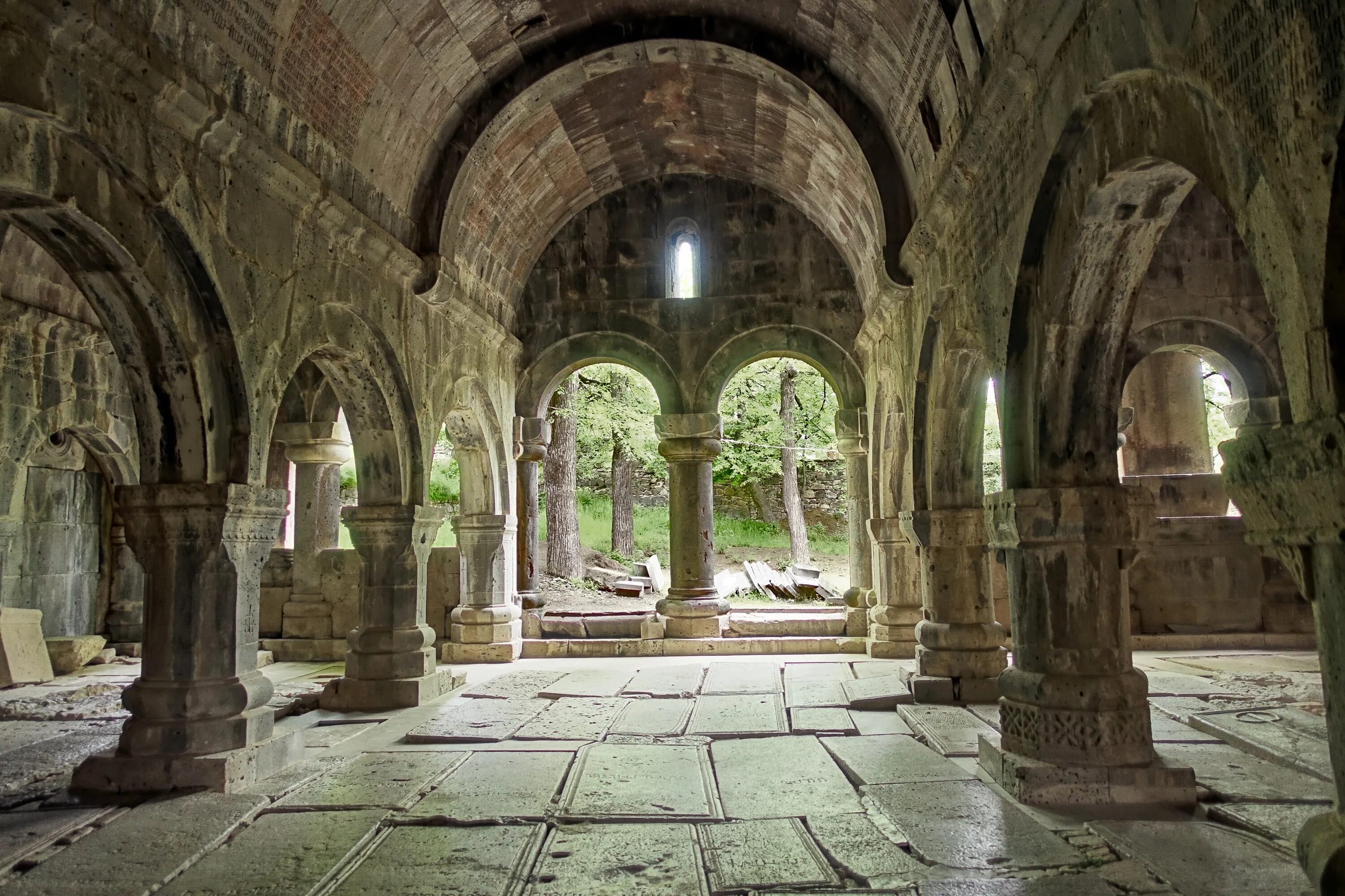 Санаин. Монастырь Санаин. Санаин монастырь Армения. Монастырский комплекс Санаин. Санаин монастырь Армения внутри.