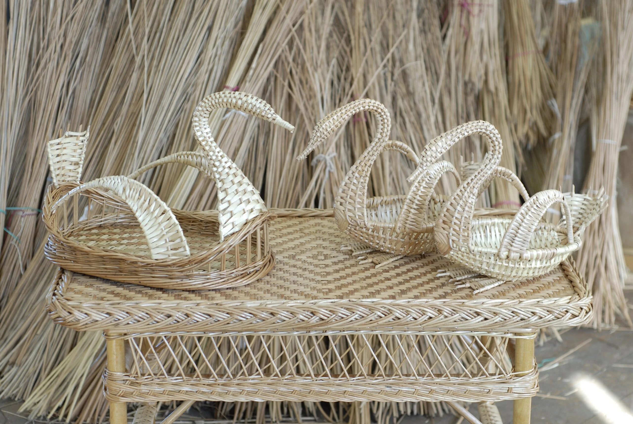 Лозоплетение вятка. Корзины из лозы. Плетение от ольги рыжковой. Плетения лозой фото. Корзина плетеная.