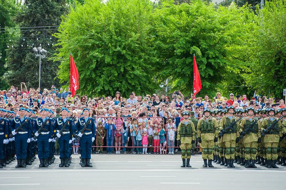 Парад 9 мая волгоград. Парад Победы 2021 в Волгограде. Парад Волгоград 2022. Парад Победы 09.05.2016 Козельск. Парад Победы 2022 Волгоград.