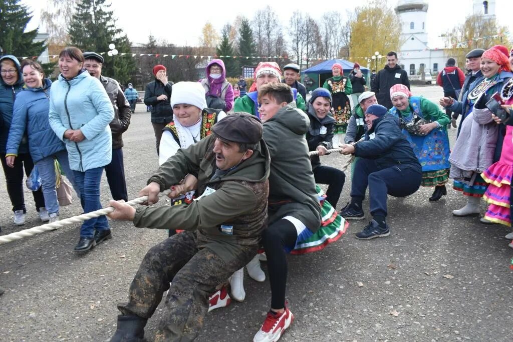 Подслушано большеустьикинское вконтакте. Центральная площадь села Большеустьикинское. Сабанаково. Подслушано в Большеустьикинское. Сабанаково Мечетлинский район Победы волейболисты.