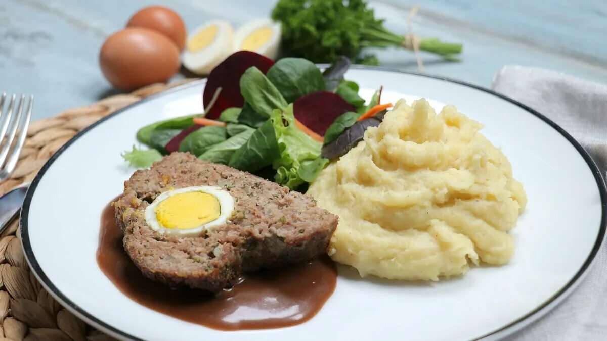 Falscher Hase блюдо. Основное блюдо в Германии. Немецкие мясные блюда. Блюдо фальшивый заяц