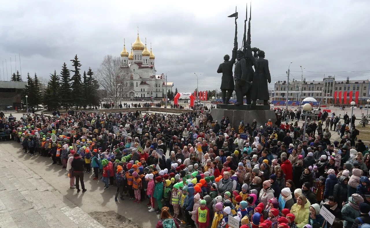 1 мая архангельск. День Победы фото. Архангельск в мае. Площадь Ленина в Архангельске 9 мая. Фотографии к 9 мая день Победы.