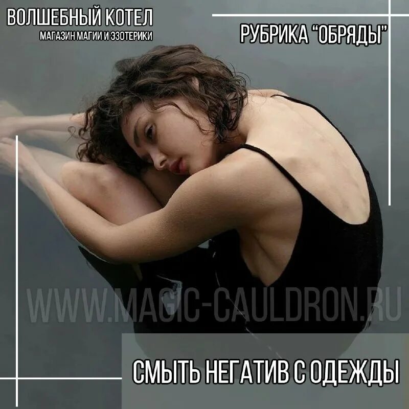 смываю негатив. человек умывается. смываю негатив. лицо в воде. плеснуть водой в лицо.