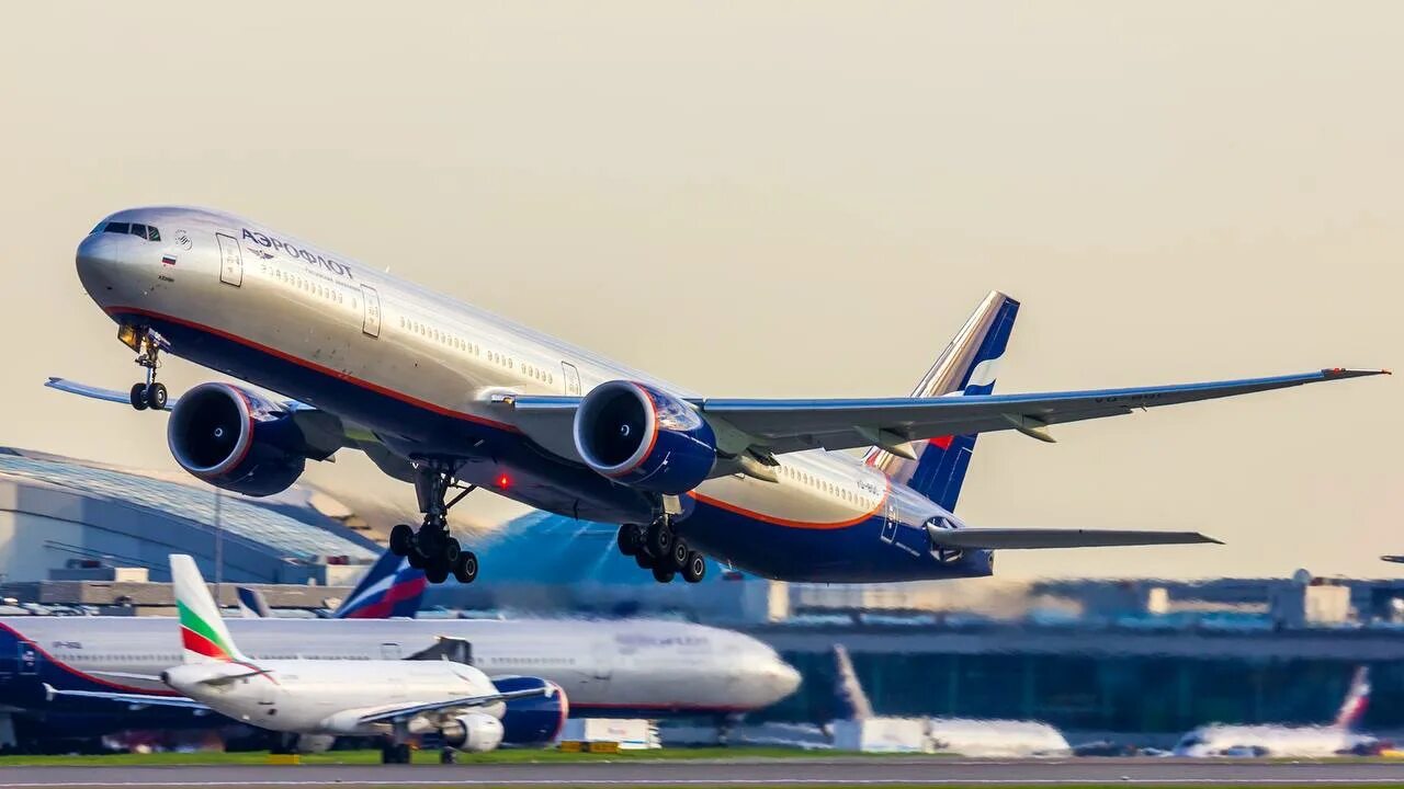 Aeroflot boeing. Боинг 777 Аэрофлот. Боинг 777 АФЛ. Аэрофлот Боинг 777-200er. Самолёт Боинг 777 Аэрофлот.