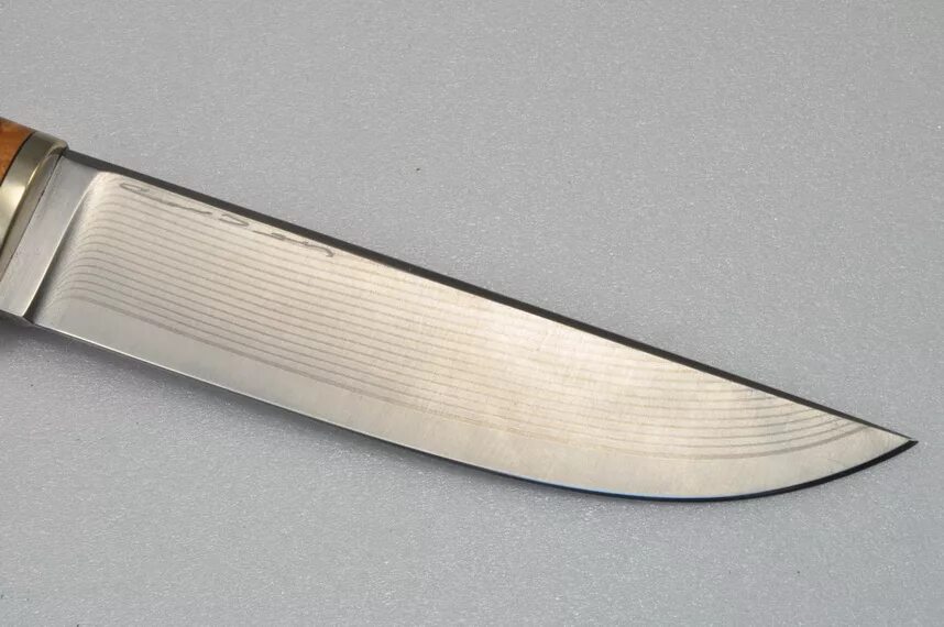 Нож ламинатная сталь. Za 18 сталь. Нож Алтай ламинированная сталь. Ламинированная сталь на клинке.