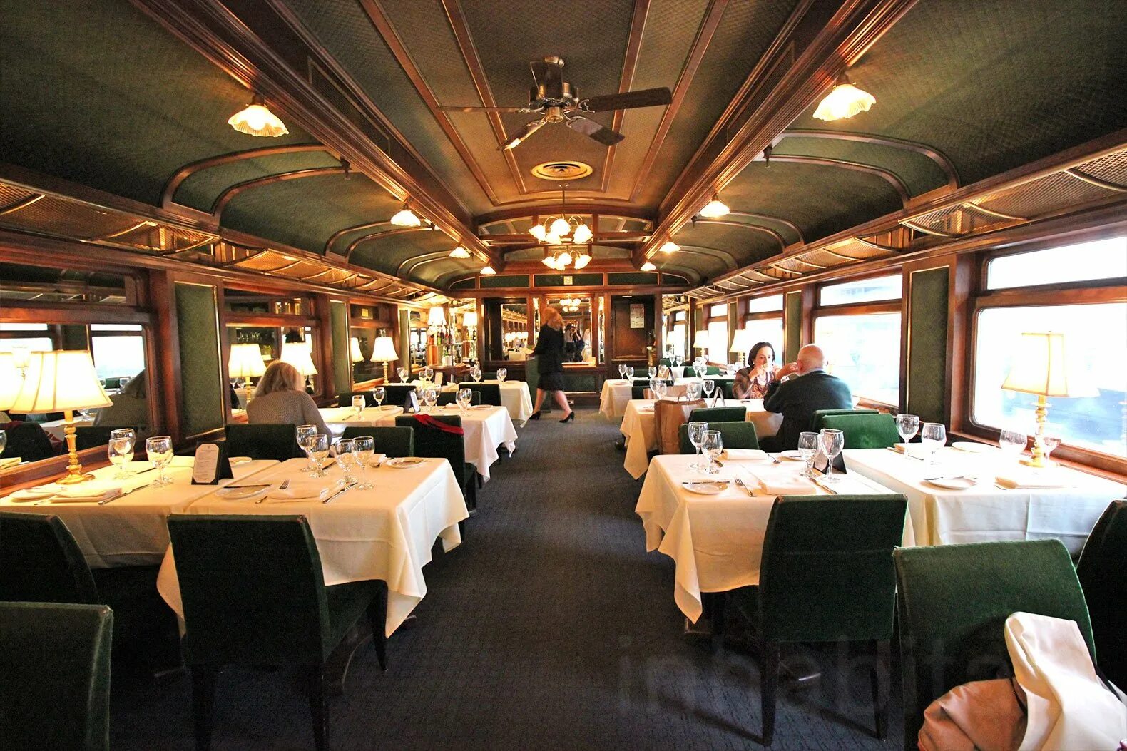 Le Train bleu ресторан. Двухэтажный вагон ресторан. Пассажирский вагон ресторан. Вагон ресторан ресторан.