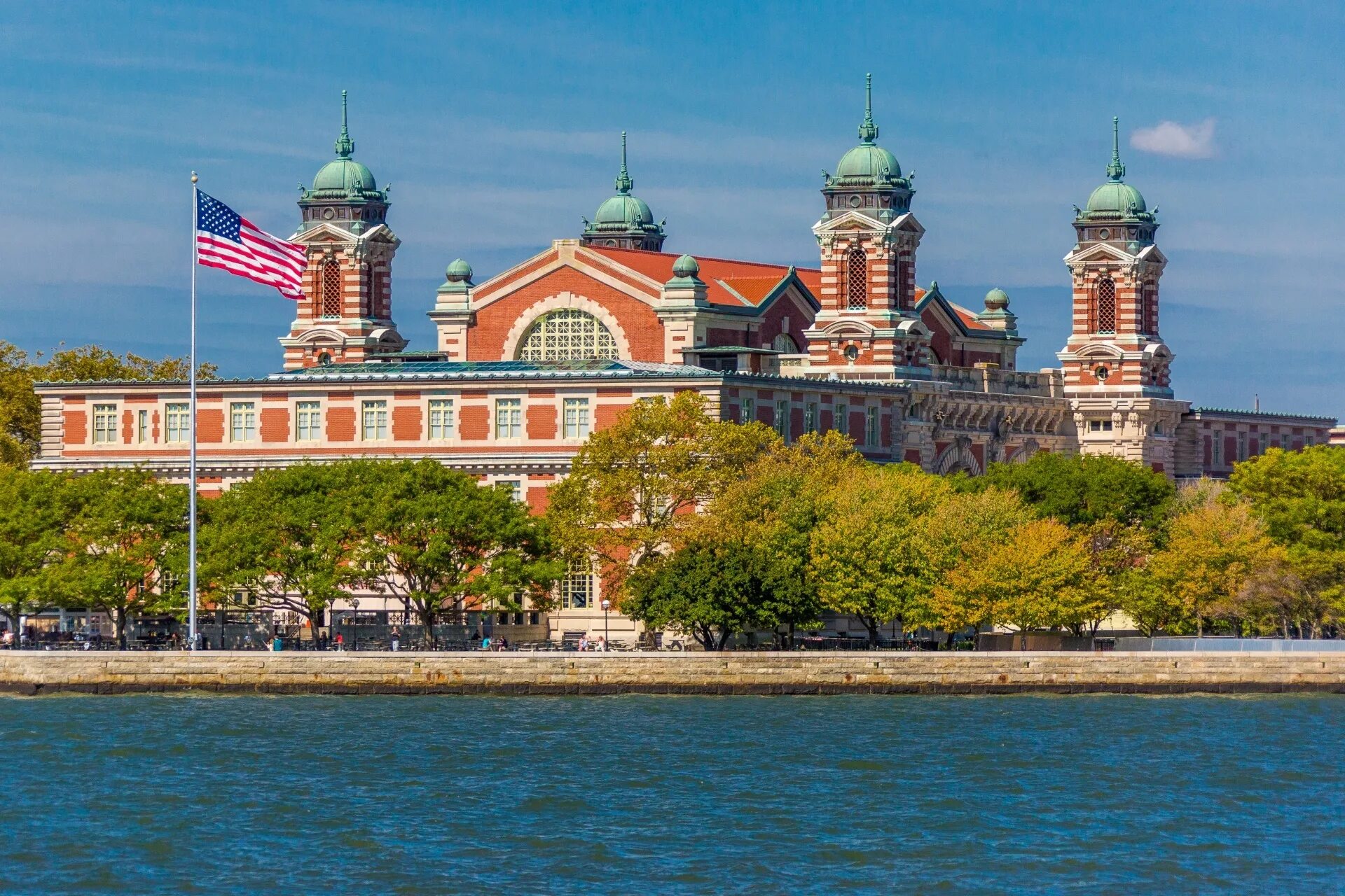 Ellis island. Эллис Айленд. Остров Эллис Шотландия. Музейный остров. Гавань Нью-Йорка.