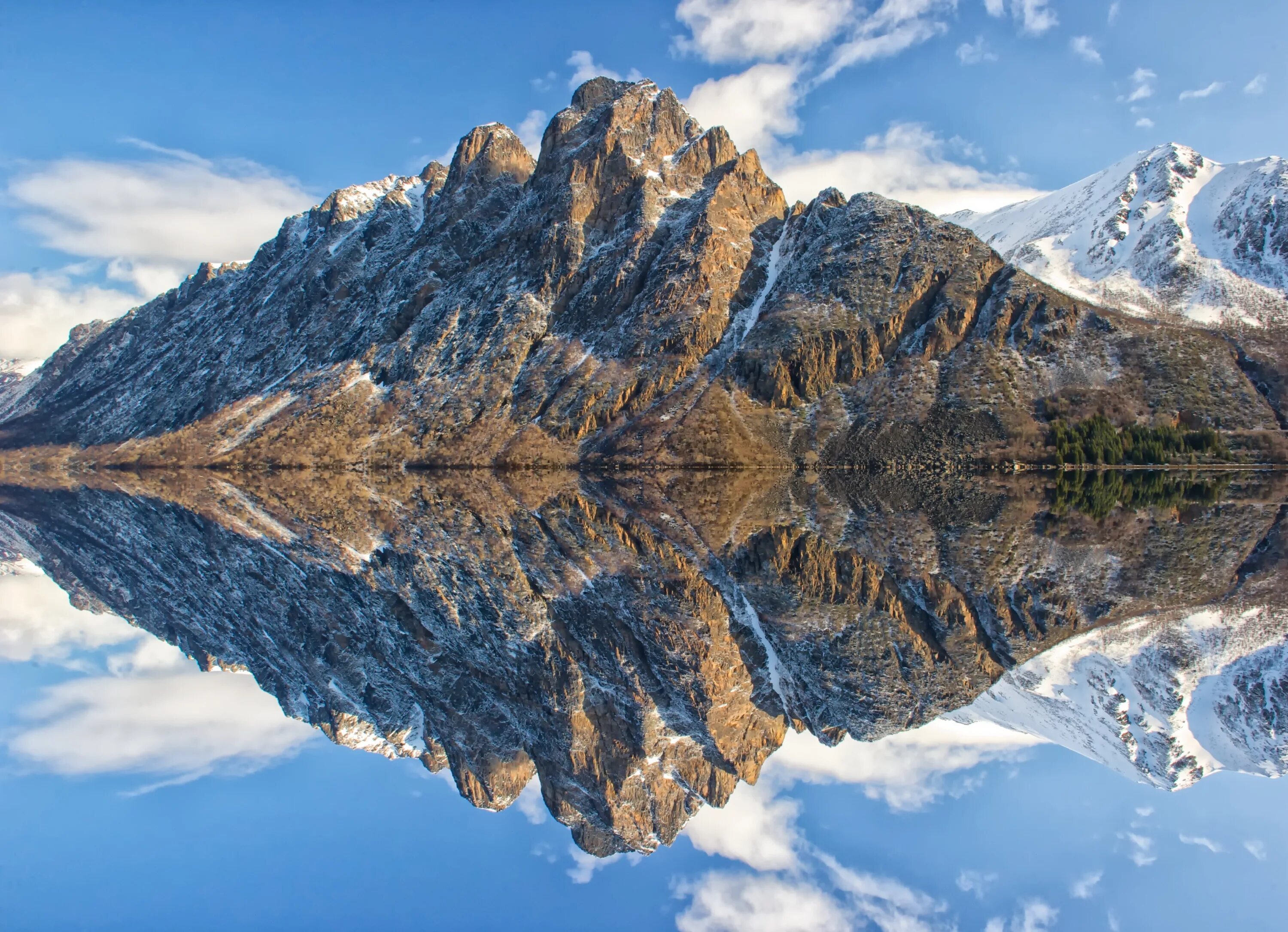 Гори вода. Неживая природа горы. Фотообои горное озеро в Альпах. Горы днем. Горы видео.