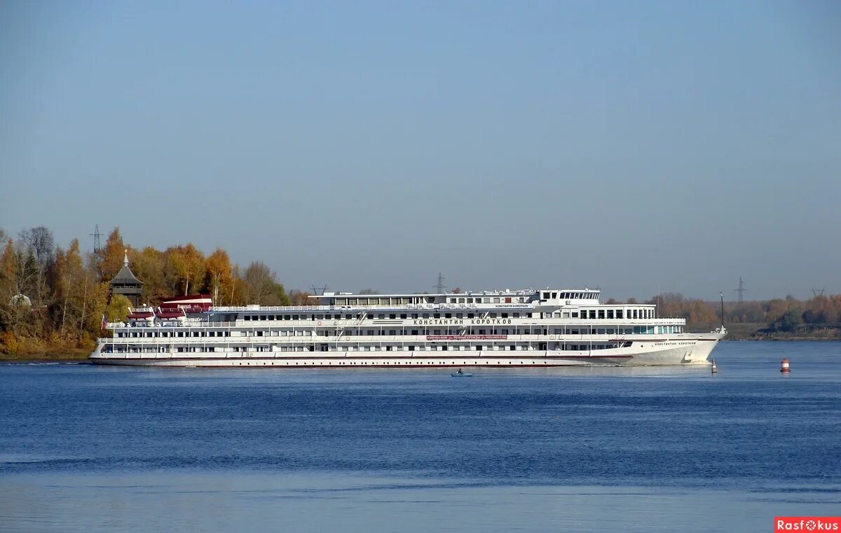 а по волге вверх теплоход. маршруты речных круизов по волге. теплоход вниз по реке. речные круизы по реке волга. вверх по волге.