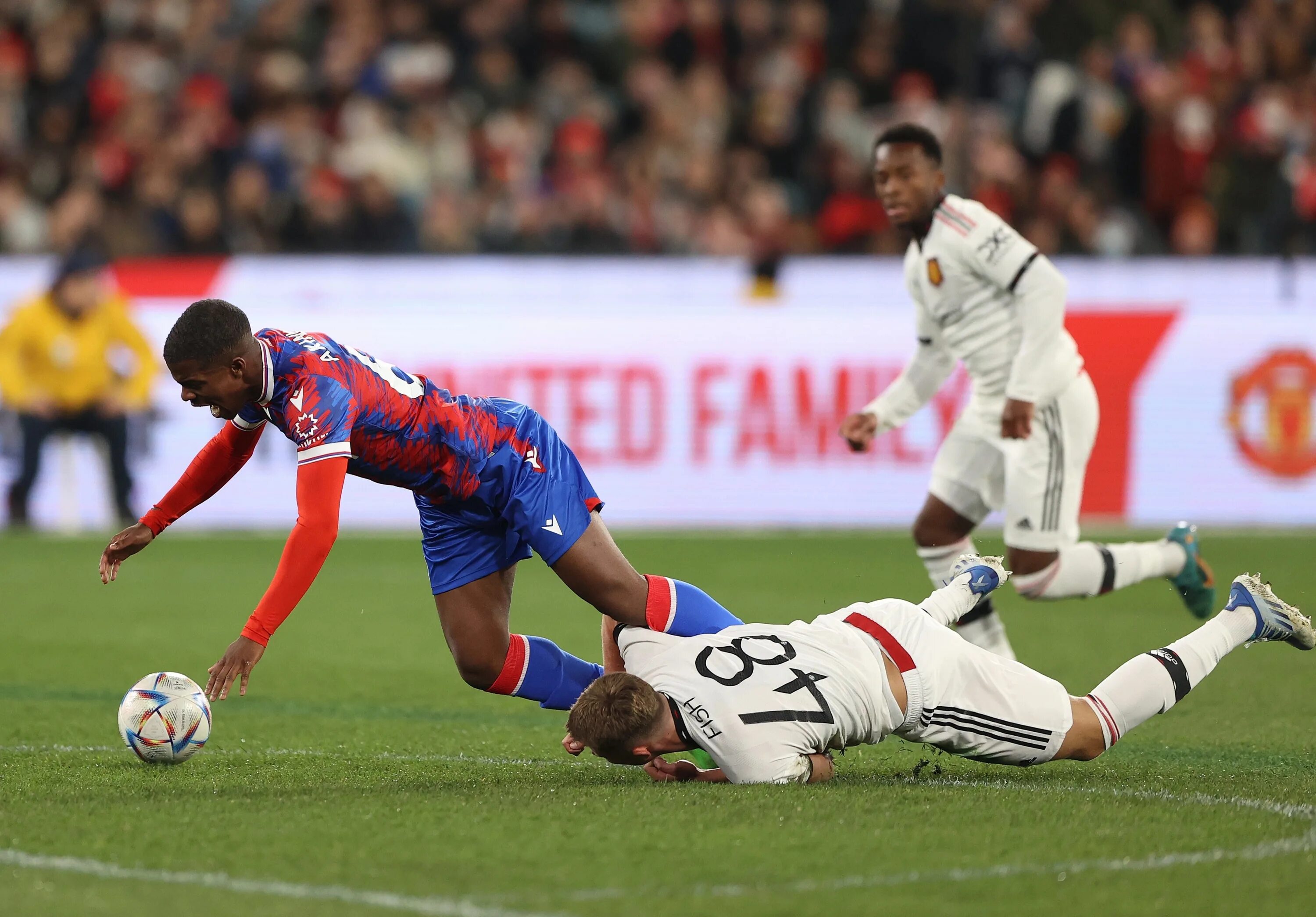 Матч кристал пэлас манчестер. Manchester United Crystal Palace. Сборный против клубов.