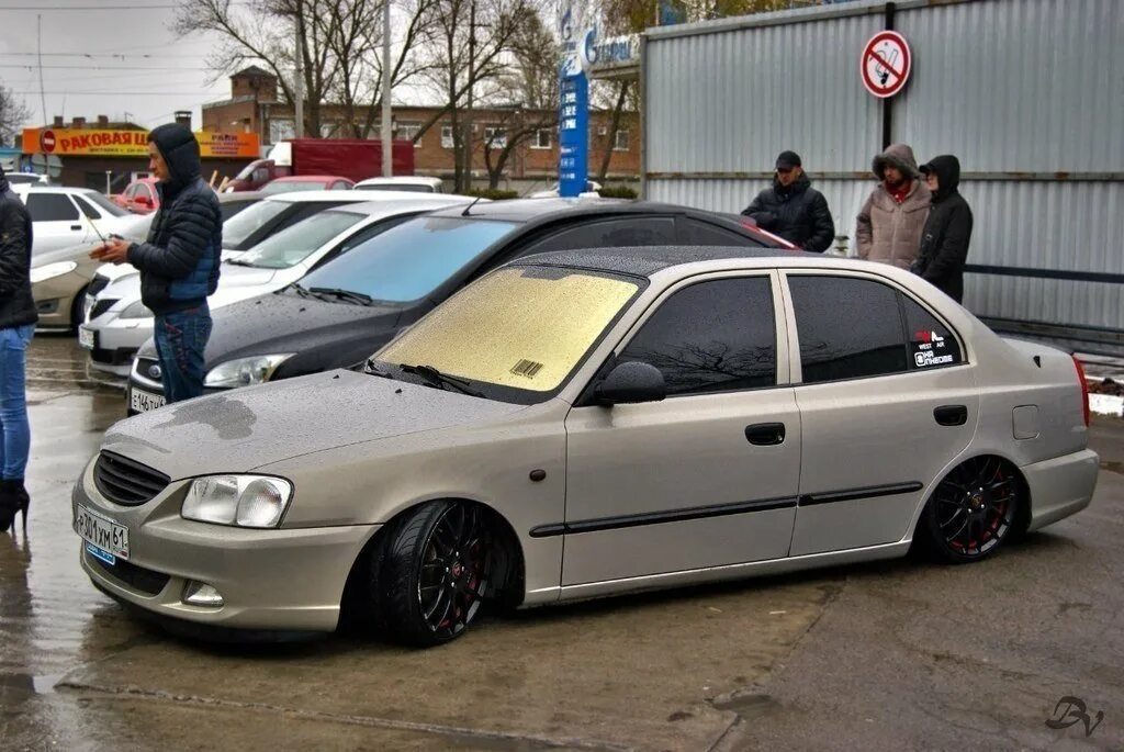 Accent practice. Hyundai accent 2008 stance. hyundai accent бпан. занижение хендай акцент. хендай акцент стенс.