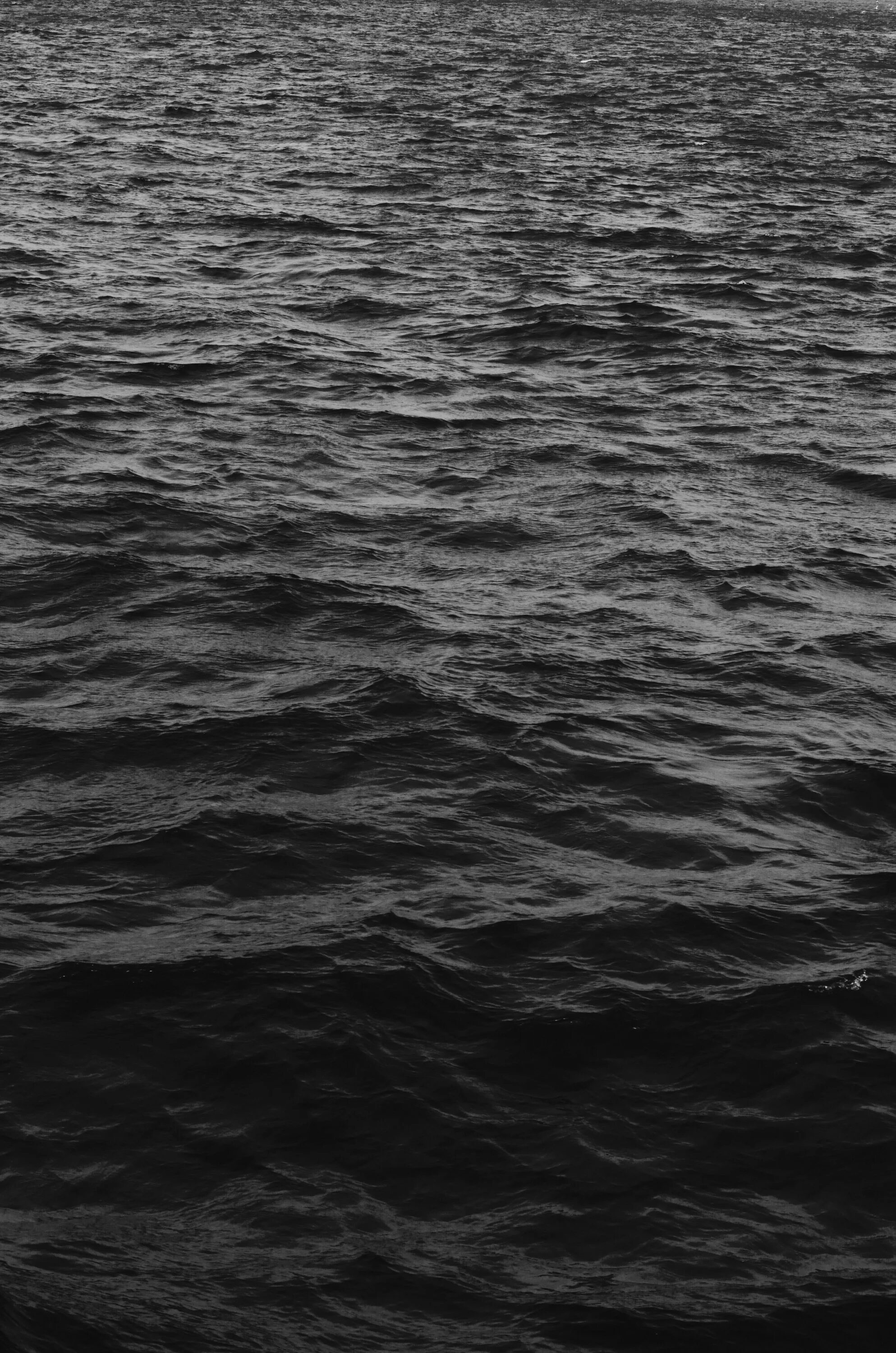 Есть черный океан. Черная вода. Черный океан. Черно белый океан. Цвет темного океана.