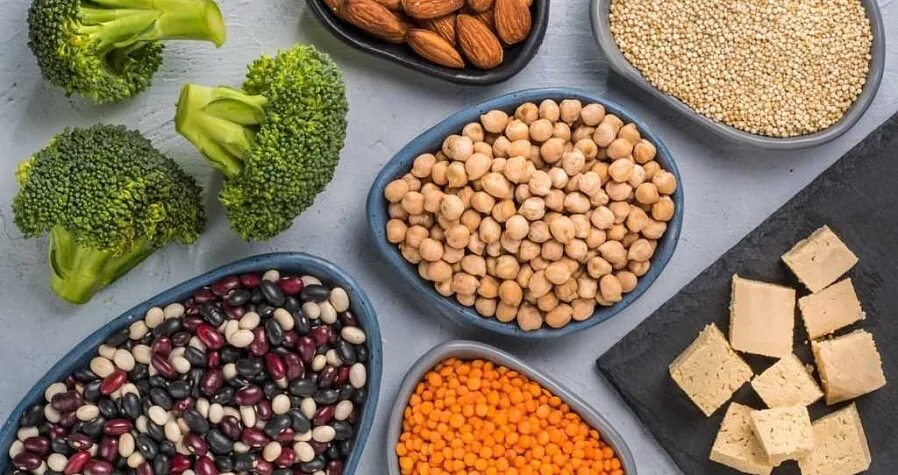 Источник растительного белка таблица. Бобовые продукты. Белок в бобовых таблица. Растения богатые белками. Таблица содержания растительного белка.