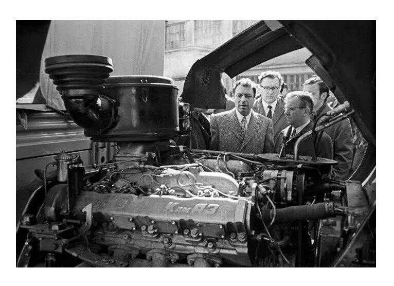 КАМАЗ 1976 Камского автозавода. Первый двигатель КАМАЗ 1974. КАМАЗ завод 1969. ЯМЗ 641 двигатель. В цехе 6 моторов для каждого мотора