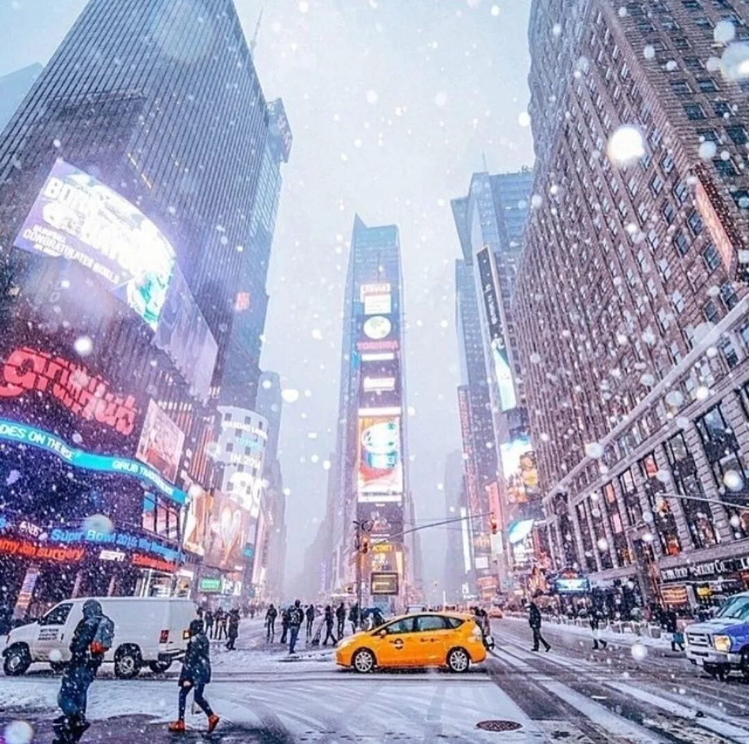 Day in new city. Зимний Нью-Йорк Таймс сквер. Нью-Йорк улица Таймс сквер зимой. Нью-Йорк Манхэттен Таймс сквер. Нью-Йорк зимой тайм сквер.