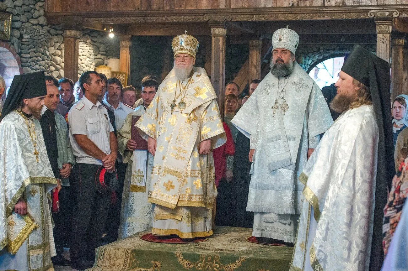 Батюшка стратоник тимашевский монастырь. Тимашевский отец. Тимошевский монастырь отец стратоний. Свято-духовский тимашевский мужской монастырь тимашевск. Тимашевский отец.